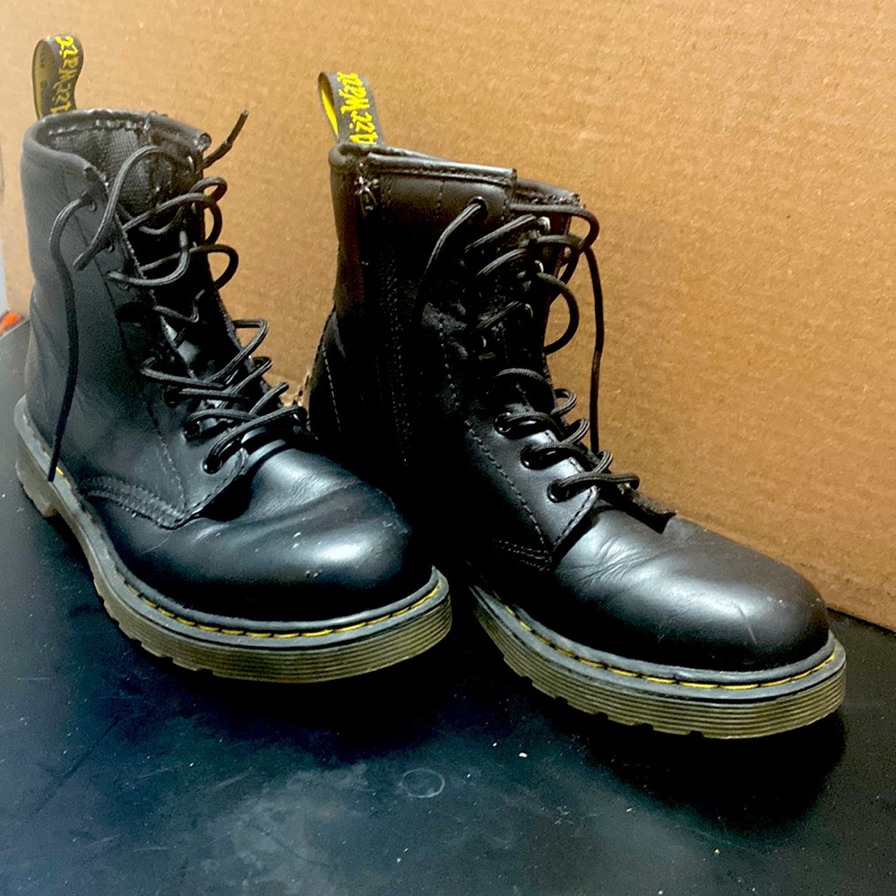 Dr. Martens Delaney side zip boots size 5 US ladies.